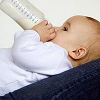Сколько нужно молока грудному ребёнку в день