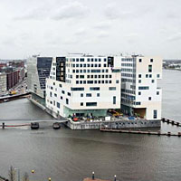В Амстердаме построили город-остров